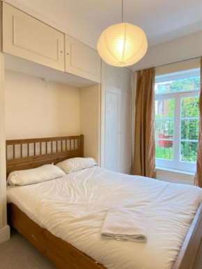 Roomy 3BD by Hampstead Heath!
